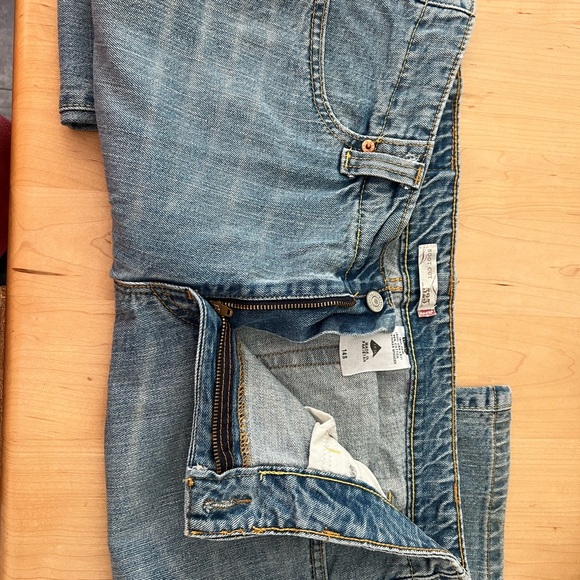 Women’s Like New 14S Levi's Light Blue Boot Cut Jeans with Red Tab - Picture 4 of 6